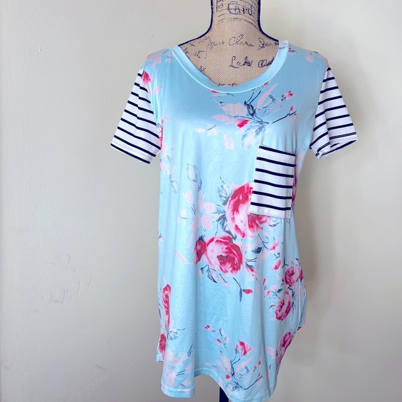 Floral boutique tunic blouse size medium - Picture 1 of 8